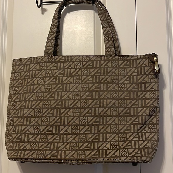 Anne Klein laptop tote. Has full zip pocket on outside and zip pocket inside. - Picture 3 of 4